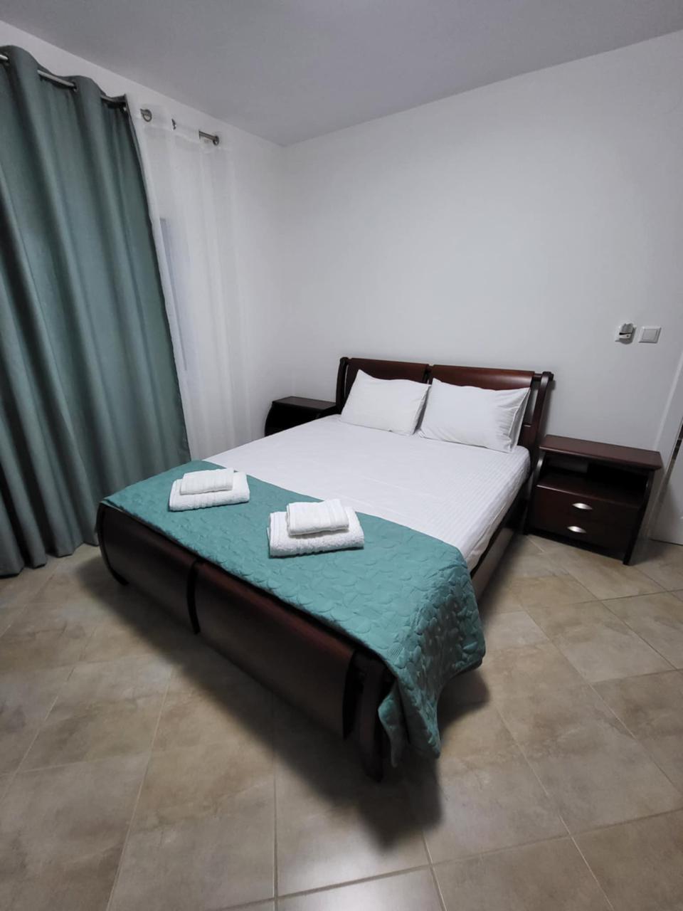 Lakeside View Apartment2