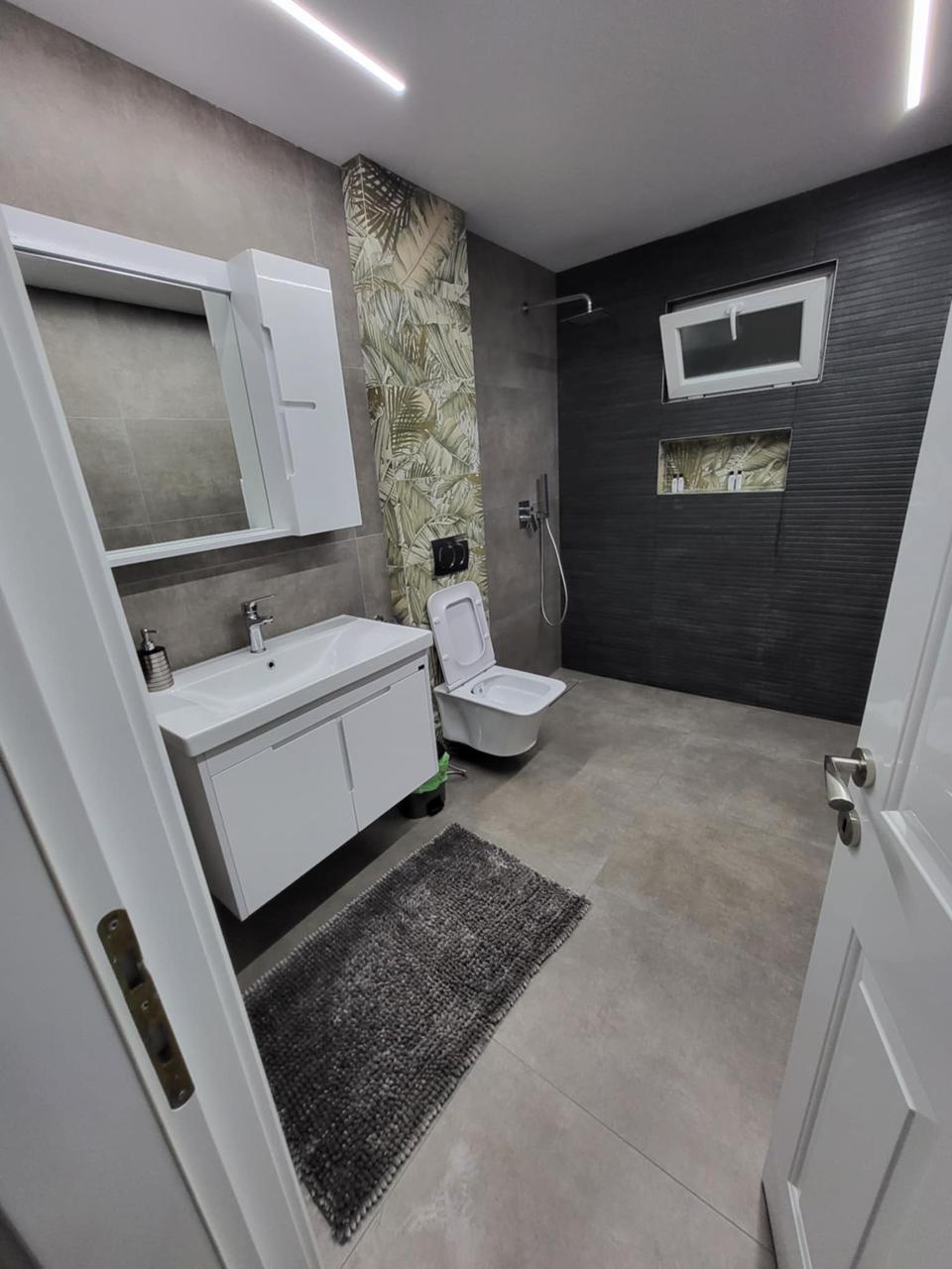 Lakeside View Apartment4